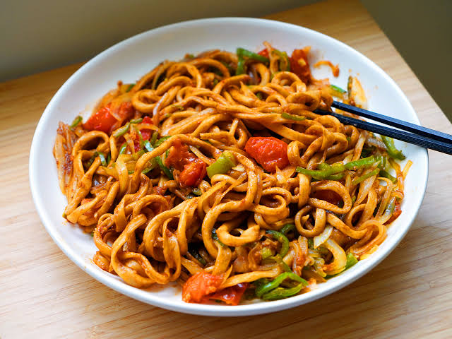 Chinese Noodles with diced chicken